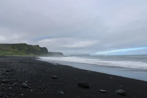 Sfondo Spiaggia di Sabbia Nera 4K · travel · 3840×2560