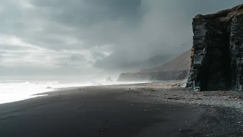 Sfondo Spiaggia di Sabbia Nera 4K · travel · 3840×2160