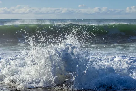 Ocean Waves 4K Wallpaper · ocean · 3840×2560