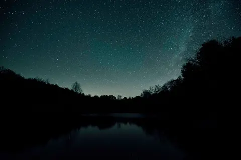 तारों भरा आसमान 4K वॉलपेपर · space · 3840×2563