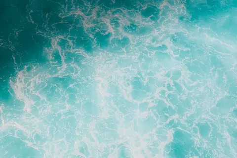 خلفية أمواج المحيط بدقة 4K · ocean · 3840×2558