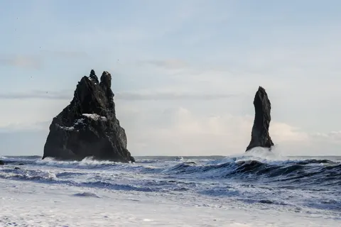 Siyah Kumlu Plaj 4K Duvar Kağıdı · travel · 3840×2561
