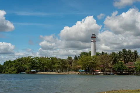 Обои Маяк на побережье 4K · ocean · 3840×2560