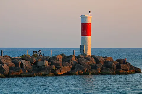 Lighthouse Coast 4K Wallpaper · ocean · 3840×2560