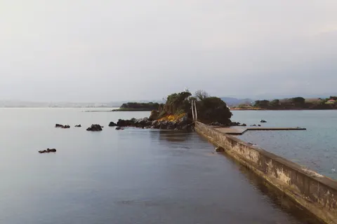 Обои Маяк на побережье 4K · ocean · 3840×2560