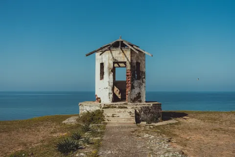Fondo de pantalla Costa del faro 4K · ocean · 3840×2560