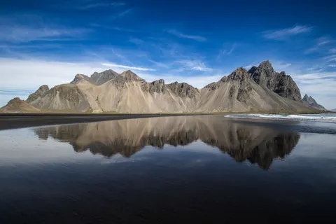 Siyah Kumlu Plaj 4K Duvar Kağıdı · travel · 3840×2560
