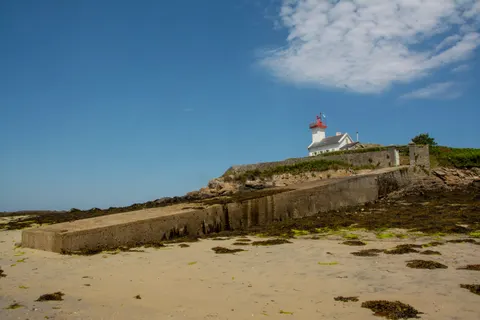 Lighthouse Coast 4K Wallpaper · ocean · 3840×2560