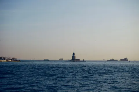 Leuchtturmküste 4K Hintergrundbild · ocean · 3840×2560