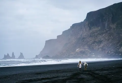 Fond d'écran Plage de sable noir 4K · travel · 3840×2633