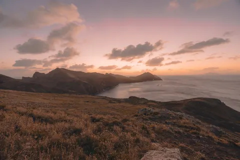 Ocean Cliff 4K Wallpaper · ocean · 3840×2561
