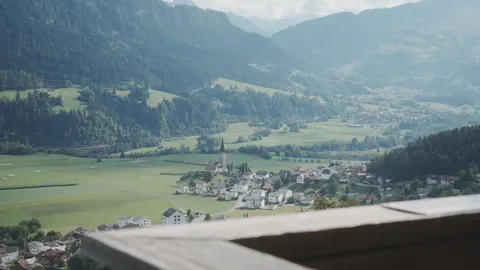 Fond d'écran Village alpin 4K · travel · 3840×2161