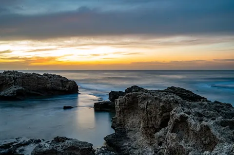 Ocean Cliff 4K Wallpaper · ocean · 3840×2555