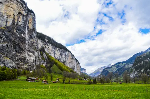 Fond d'écran Village alpin 4K · travel · 3840×2553