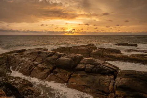 Ocean Cliff 4K Wallpaper · ocean · 3840×2560