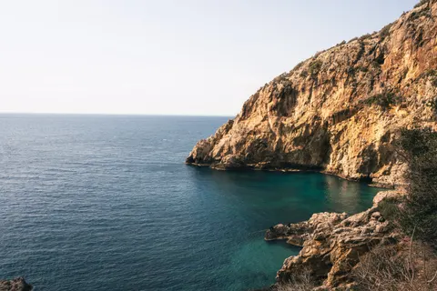خلفية جرف المحيط بدقة 4K · ocean · 3840×2560