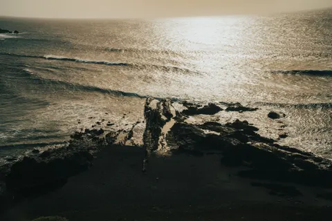 海洋悬崖 4K壁纸 · ocean · 3840×2560