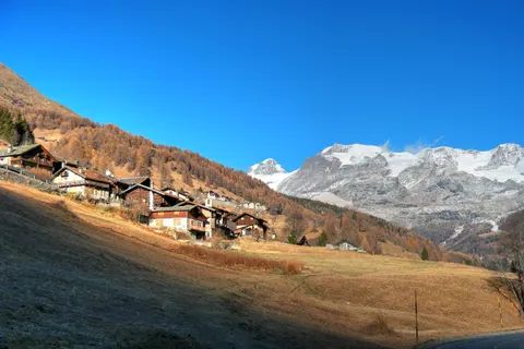 Alpine Village 4K Wallpaper · travel · 3840×2560