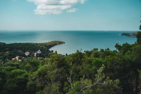Island Aerial 4K Wallpaper · ocean · 3840×2560