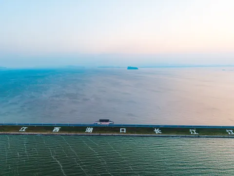 Island Aerial 4K Wallpaper · ocean · 3840×2880