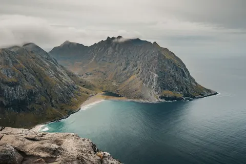 Island Aerial 4K Wallpaper · ocean · 3840×2560