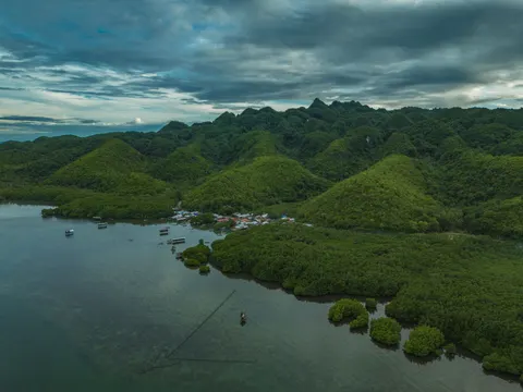 Island Aerial 4K Wallpaper · ocean · 3840×2880