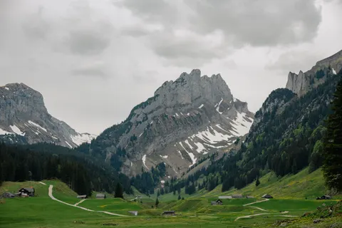 Fond d'écran Village alpin 4K · travel · 3840×2560