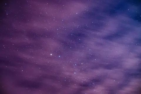 خلفية سماء مرصعة بالنجوم بدقة 4K · space · 3840×2560