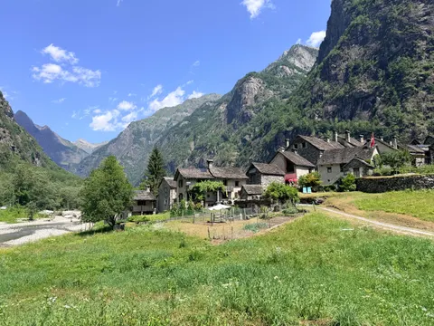 Alpine Village 4K Wallpaper · travel · 3840×2880