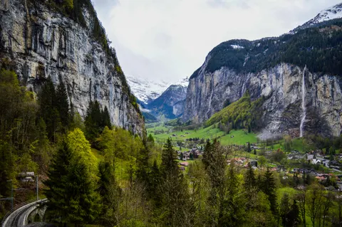 Fond d'écran Village alpin 4K · travel · 3840×2553