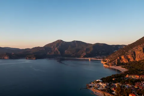 خلفية جزيرة من الجو بدقة 4K · ocean · 3840×2560