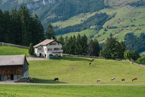 Fond d'écran Village alpin 4K · travel · 3840×2561