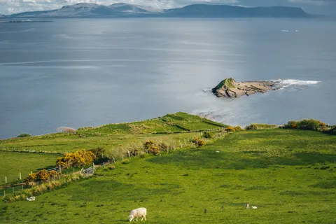 Island Aerial 4K Wallpaper · ocean · 3840×2560