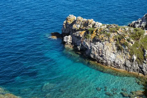 Island Aerial 4K Wallpaper · ocean · 3840×2560