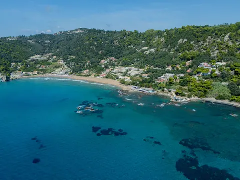Island Aerial 4K Wallpaper · ocean · 3840×2880