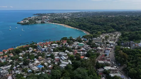 Island Aerial 4K Wallpaper · ocean · 3840×2160