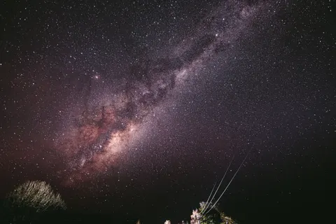 Papel de parede Via Láctea céu noturno 4K · space · 3840×2560