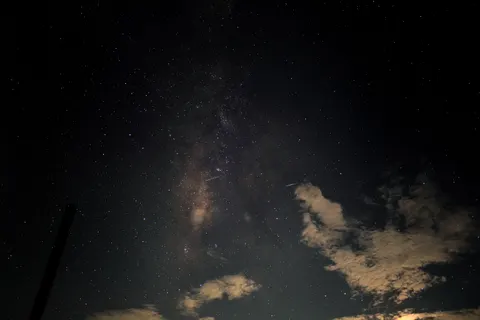 Papel de parede Via Láctea céu noturno 4K · space · 3840×2560