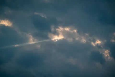 暴风天空 4K壁纸 · nature · 3840×2563
