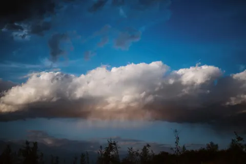 خلفية سماء عاصفة بدقة 4K · nature · 3840×2560