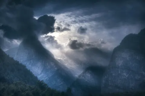 خلفية سماء عاصفة بدقة 4K · nature · 3840×2561