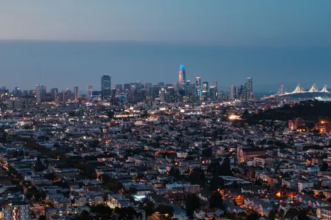 Fond d'écran Horizon urbain nocturne 4K · city · 3840×2560