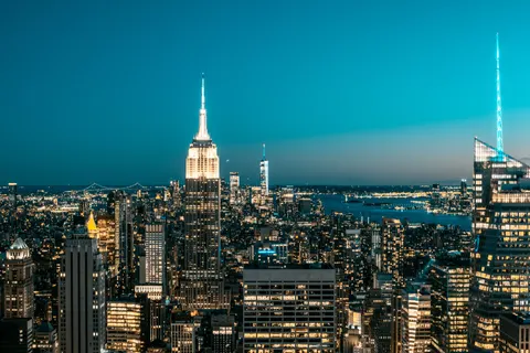 Skyline bei Nacht 4K Hintergrundbild · city · 3840×2563