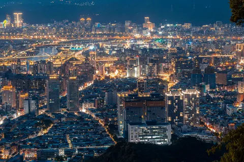 City Skyline at Night 4K Wallpaper · city · 3840×2561