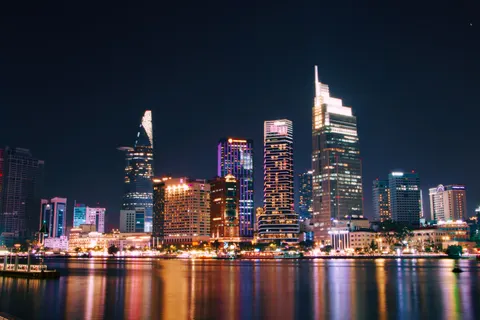 Skyline bei Nacht 4K Hintergrundbild · city · 3840×2560