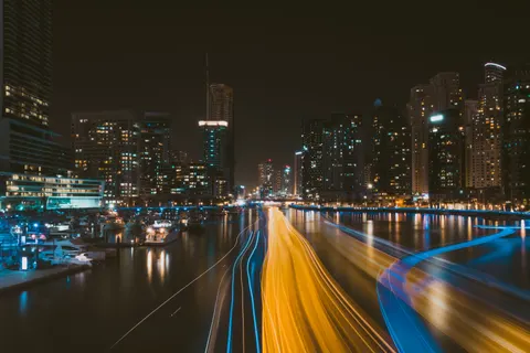 Fond d'écran Horizon urbain nocturne 4K · city · 3840×2560