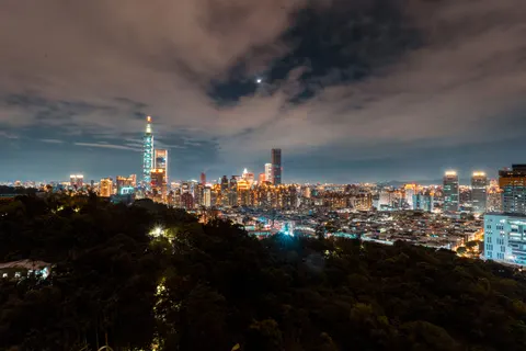 City Skyline at Night 4K Wallpaper · city · 3840×2561
