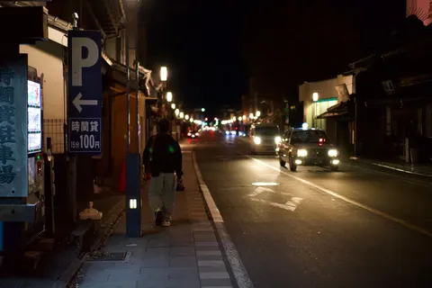 Fond d'écran Rue de ville néon 4K · city · 3840×2560