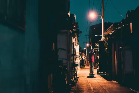 Fondo de pantalla Calle de ciudad neón 4K · city · 3840×2560