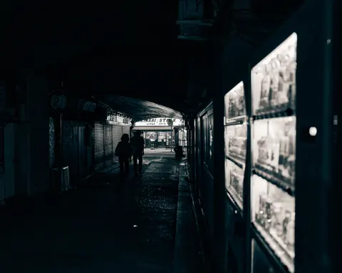 네온 도시 거리 4K 배경화면 · city · 3840×3072